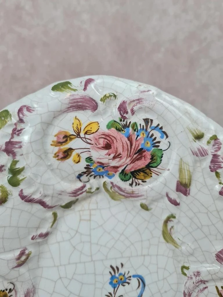 Plato antiguo de loza con decoración floral pintada a mano 🌸 Siglo XIX – photo 4